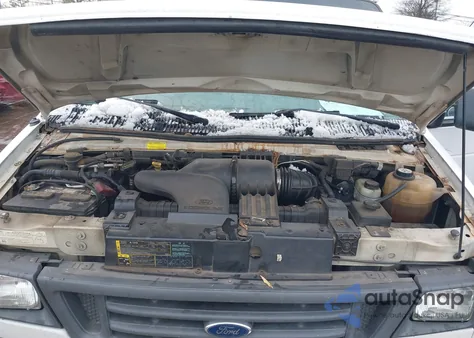 2005 Ford E-250 Commercial/Recreational z USA, uszkodzony, nr VIN 1FTNE24L85HA56428